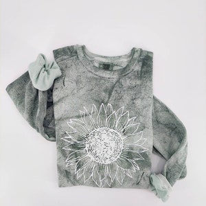 Sunflower Sweatshirt  - Sunflower Crewneck  - Fall Crewneck - Minimalist  Sweatshirt - Flower Sweatshirt - Wildflower- Bleached Sweatshirt