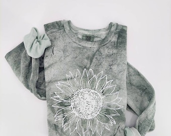 Sunflower Sweatshirt  - Sunflower Crewneck  - Fall Crewneck - Minimalist  Sweatshirt - Flower Sweatshirt - Wildflower- Bleached Sweatshirt