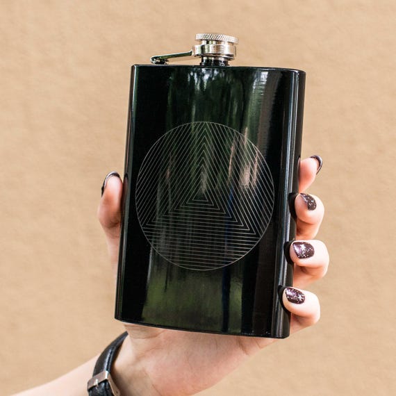 8oz BLACK Circle Triangle Design Flask 8oz BLACK Circle Triangle Design Flask