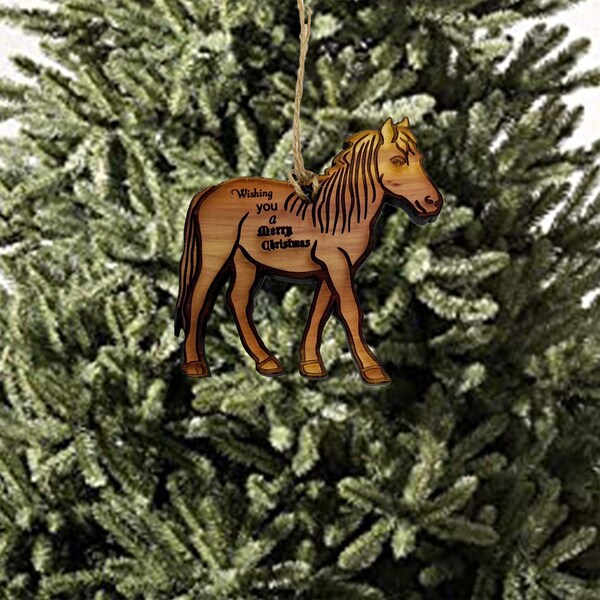 PONY - Holzanhänger aus Zedernholz wünscht Ihnen eine schöne Weihnachtszeit