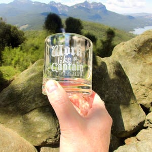 Verre Old Fashioned 'Travailler Comme Un Capitaine, Jouer Comme Un Pirate' - HipFlaskPlus