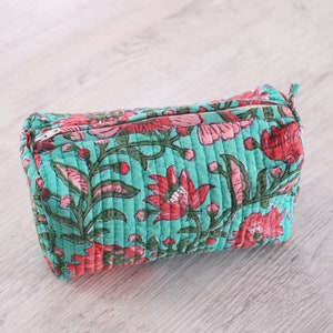 Handgefertigte gesteppte Baumwoll-Make-up-Tasche mit Blockprint Kulturbeutel Boho Kulturbeutel für Frauen Umweltfreundliche Gilf Weihnachtsgeschenke