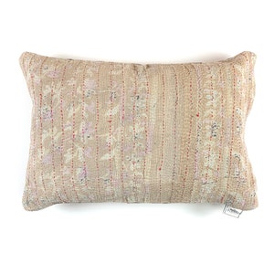 Capa de Almofada Kantha Vintage: Almofada de Edredom Costurada à Mão (40 x 59 cm)