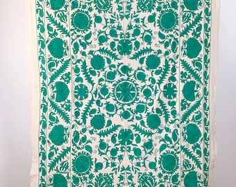 手刺繍のスザニ壁掛け：ウズベキスタンの花柄タペストリー - Etsy 日本