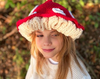 Toadstool Hat Crochet Pattern, Easy Mushroom Beanie, Fairycore Red and White (PDF)