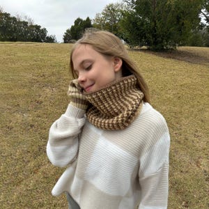 CROCHET PATTERN - Two-color Cowl, Easy Neck Warmer