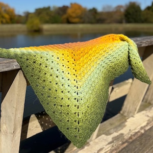 PATRÓN DE GANCHILLO – Chal de otoño dorado, chal triangular texturizado, chal de hilo degradado de una madeja