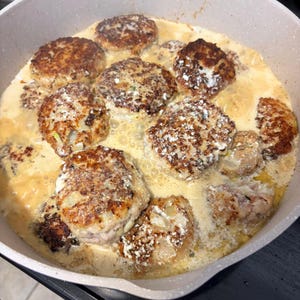 Receita de rissóis de carne com molho cremoso - Almôndegas com molho, Receita caseira de família