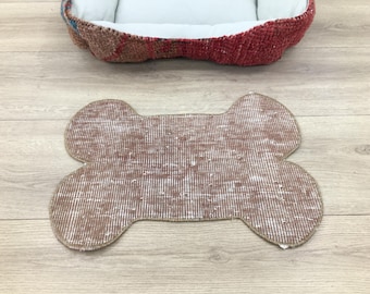 pet mat for feeding, pet water bowl mat, cat feeding mat, vintage rug mat, pet food stand, dog feeder mat, cat mat, dog placemat, PM 2299