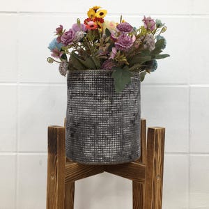 osłonka na doniczkę kilim, doniczka w stylu anatolijskim, ręcznie robiony kosz, kosz vintage, rustykalny wystrój stołu, kosz boho, wystrój pokoju livig, PH 4268
