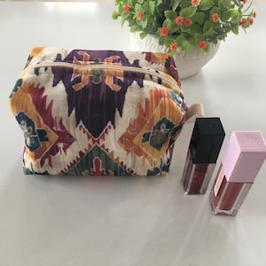 Borsa per il trucco tribale boho, Borsa per il trucco in tessuto ikat colorato, Trousse per cosmetici da donna fatta a mano, Piccola pochette da viaggio, Borsa per il trucco in tessuto morbido
