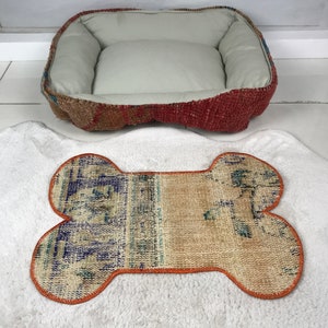 pet food rug, dog feeding mat, dog feeder mats, pet mat for food, handmade cat mat, non slip mat, bone shaped dog mat, cat mom gift, PM 1109