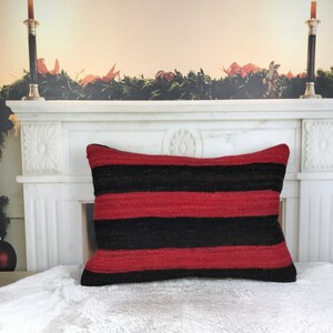 oreiller kilim anatolien, oreiller en laine fait main, oreiller de chaise décoratif, oreiller de lit rouge, oreiller rayé oushak, oreiller kilim 16 x 24, 2435