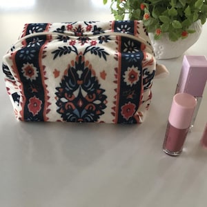 Borsa per il trucco con design Kilim, astuccio per cosmetici rustico-chic, organizer per gioielli, piccola pochette elegante, elegante borsa per accessori realizzata a mano, borsa comoda