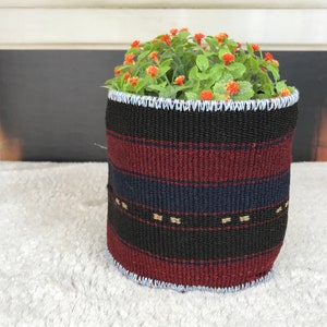 uchwyt na doniczki, wisząca doniczka, doniczka boho, wisząca roślina, organiczny kosz kilim, uchwyt na kaktusy, okrągłe wiszące doniczki, PH 2671