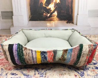 Handmade Dog Bed,Dog Lounger, Turkish rug bed, Animal bed, Pet indoor bed, Pet gifts, Puppy bed, Dog home, Cat home, Vintage rug bed, DB 31