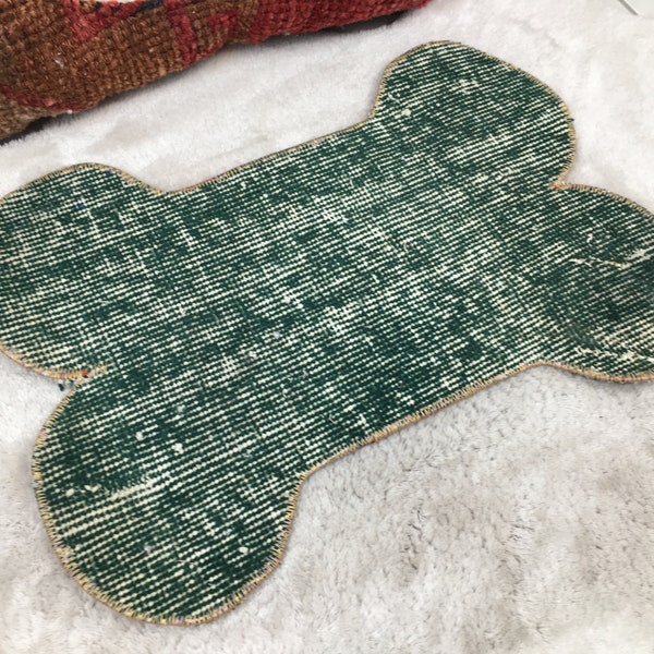 cat feeder rug,  dog mat, high quality pet mat, unique dog mats, green pet mat, noble wool pet mat, retro pet mat, kitty toilet mat, PM 1742