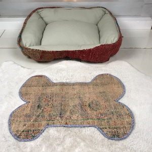 pet bowl stand mat, pet gifts unique, cat mat for food, boho rug mat, organic mat, dog dad gifts, cat feeder mat, pet food station, PM 938