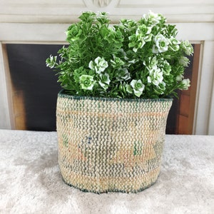 手作りの丸型植木鉢、ラグフラワーカバー、キリムプランター、サステナブルプランター、マガジンバスケット、ヴィンテージバスケット、ホームデコレーションプランター、PH 1195