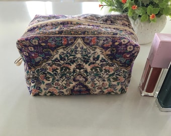 Sminkväska i rik design, sminkväska i orientalisk stil, färgglad sminkväska, kelimväska, accessoarväska, mjuk sminkväska, present till fru