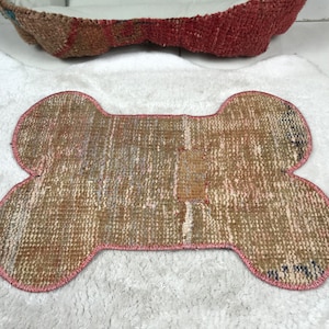 pet food bowl rug, dog feeding mat, dog bowl mat, bone shaped mat, dog floor mat, indoor dog mat, vintage cat mat, pet supplies, PM 1009