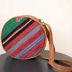Bolsos de piel para mujer, Bolsos de mano de piel para mujer, Bolsos de hombro, Bolso de diseñador, Bolso kilim vintage, Bolso ovalado tejido, Bolso bandolera de piel, KB 34