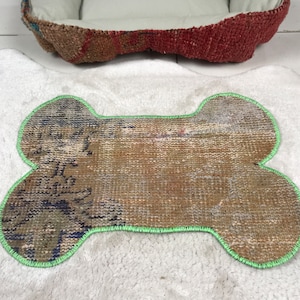 non slip pet mat, red dog mat, pet feeding mat, bone shaped mat, soft cat mat, cat sleeping pad, oushak mat, kitty lover gifts, PM 989