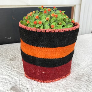 キリムバスケット、手作りバスケット、植木鉢カバー、植木鉢ホルダー、古い植物バスケット、ビンテージ植物バスケット、丸型プランター、PH 2350