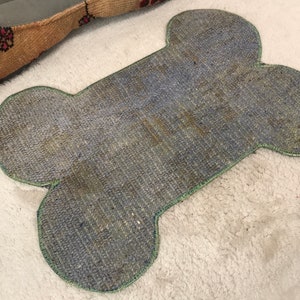 kattmatsställ, vattenmatta för husdjur, matningsmatta för katt, mattor till skålen, hundmatta för utfodring, handgjord matta, blommönster, hundmatta, PM 1527