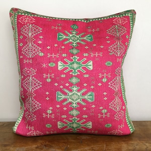 Preppy pillow, Velvet throw, Double sided pilow, Handmade pillow, Pink cushion, Eclectic pillow, Vintage art print, Kilim design, 8819-01
