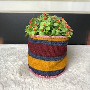 plantador boho, plantador vintage, cesta orgânica, plantador suspenso, cesta suspensa, cesta feita à mão, organizador de artesanato, plantador de mesa, PH 3735