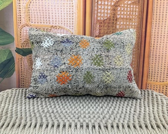 Embroidered Pillow, Starburst Motif Pillow, Home Decor Pillow, Elegant Pillow, Traditional Pillow, Vintage Pillow, Patio Pillow, 16x24kp184