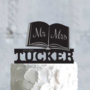 Book fan mr and mrs topper wedding,book lovers wedding personalized topper,book couple reading wedding literary mr and mrs cake topper,a800