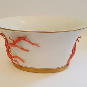 Olla de caché de porcelana ósea decorada con asas de coral rojo- posible francés