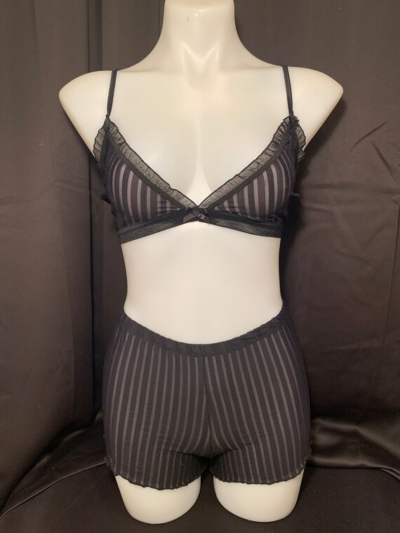 1970s True Vintage - Black pinstripe shorts and br