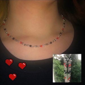 Collier de fée noir et rouge | Chaîne de perles, Halloween, vampire, centre commercial gothique, féerique, bijoux Cottagecore
