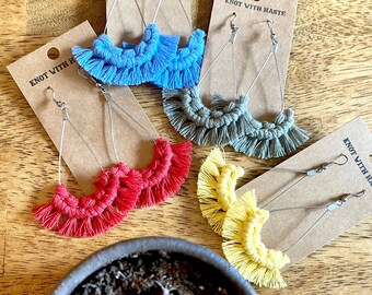 Pendientes de macramé con flecos en forma de lágrima / Acero quirúrgico, aros estilo boho