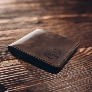 Portefeuille homme personnalisé, gravé cadeau papa portefeuille pour homme, portefeuille à monogramme personnalisé, portefeuille mince à deux volets, portefeuilles pour hommes, portefeuille de garçon d'honneur