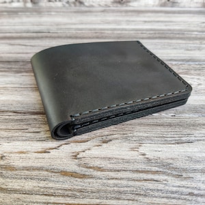 Portefeuille en cuir véritable, gravé cadeau papa portefeuille pour hommes, portefeuille mince à deux volets, portefeuilles pour hommes, portefeuille de garçon d'honneur, portefeuille personnalisé pour hommes