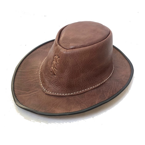 Chapeau en cuir pleine fleur style western / australien