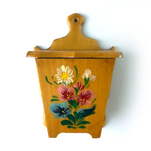 Vintage Salzdose aus Holz | 70er Jahre | Blumen | Handmalerei | rustikale Küche | Hergestellt in Deutschland | Volkskunst | Cottage-Stil | Bauernküche
