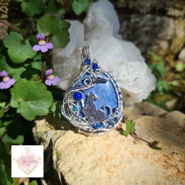 Pendentif fait main  dumortierite, pendentif wirewrapping,  pendentif chat, bijou fantaisie  bleu , pendentif chat fait main