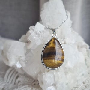tiger's eye pendant, costume jewelry, protection necklace, tiger's eye jewelry