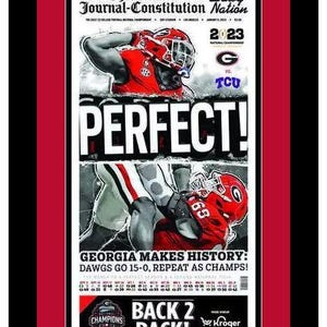 Georgia Bulldogs - Titolo di football BCS 2023 - The Atlanta Journal Constitution - "PERFETTO!" - Doppio passepartout e cornice nei colori autentici della squadra