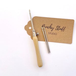 1 Set of Embroidery Stitching Punch Needle Handle Embroidery Punch Needles, Size: 0.8X1.2X10.5CM