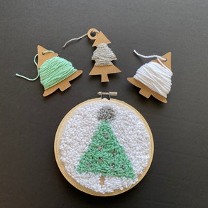 Christmas Tree Punch Needle Embroidery Kit, Cute DIY Holiday Decor, Wall Art Craft Kit for Family, Pastel Cotton Yarn