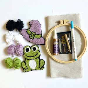 Frog Mug Rug PUNCH NEEDLE KIT Halloween Witch Hat dIY Coaster Craft Gift Set, Adult Craft Kit, Handmade Halloween Needle Punching Craft Set