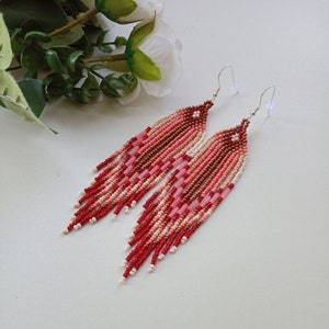 серьги из бисера, кораллово-красные длинные серьги, серьги с бахромой, серьги в стиле бохо, серьги из бисера, серьги ручной работы