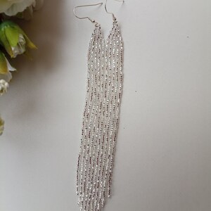 pärlörhängen, mycket långa silverörhängen, extra långa örhängen, fransörhängen, bohoörhängen, örhängen med seed bead, handgjorda örhängen bild 4