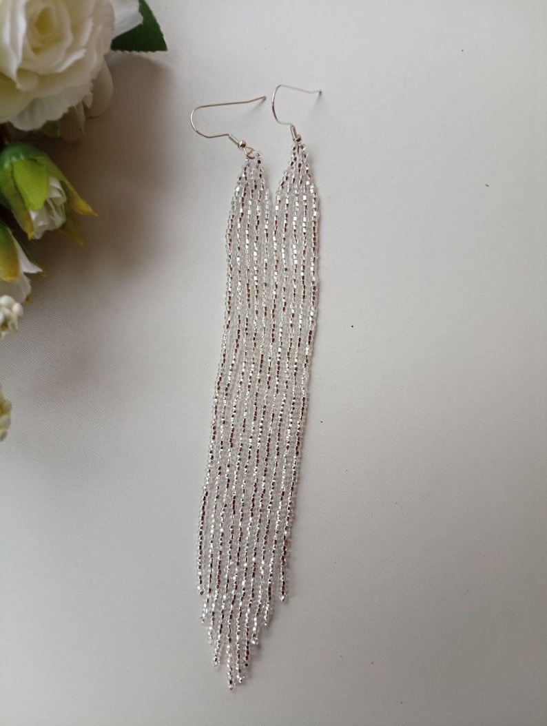 pärlörhängen, mycket långa silverörhängen, extra långa örhängen, fransörhängen, bohoörhängen, örhängen med seed bead, handgjorda örhängen bild 4